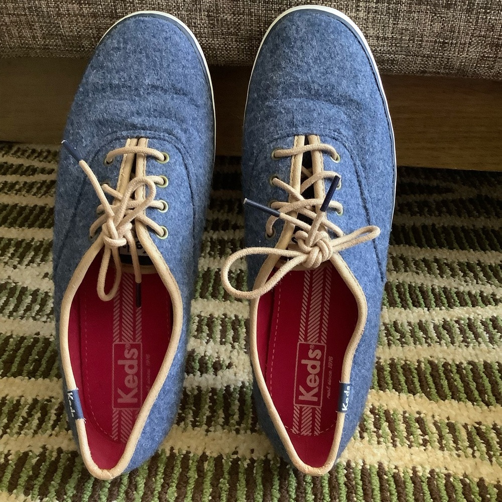 KEDS Denim Blue Wool Felt Fabric floral trim Lace Up Sneakers Size 9 Worn Twice
